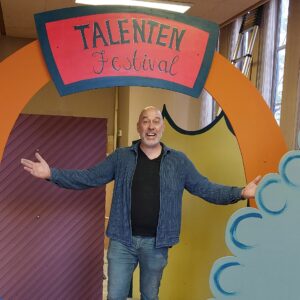 In opdracht van het LDH is een heel gaaf en veelkleurig decor gemaakt. 
Deze is gebruikt voor het talentenfestival.
